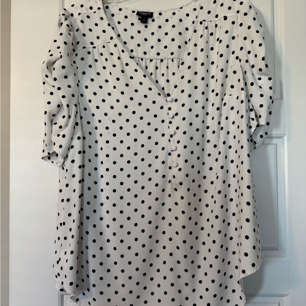 Chic Polka Dot Blouse in Black and White